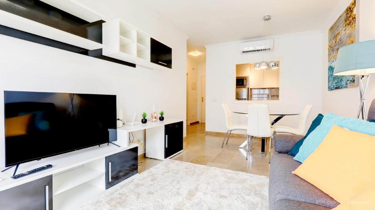 Cozy Overlooking Estepona's Marina! Apartament Estepona
