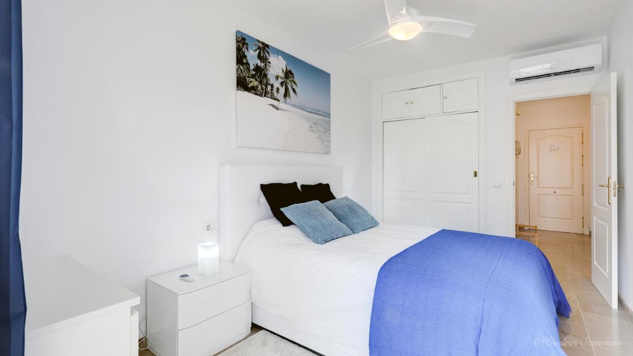 Cozy Overlooking Estepona's Marina! Apartament