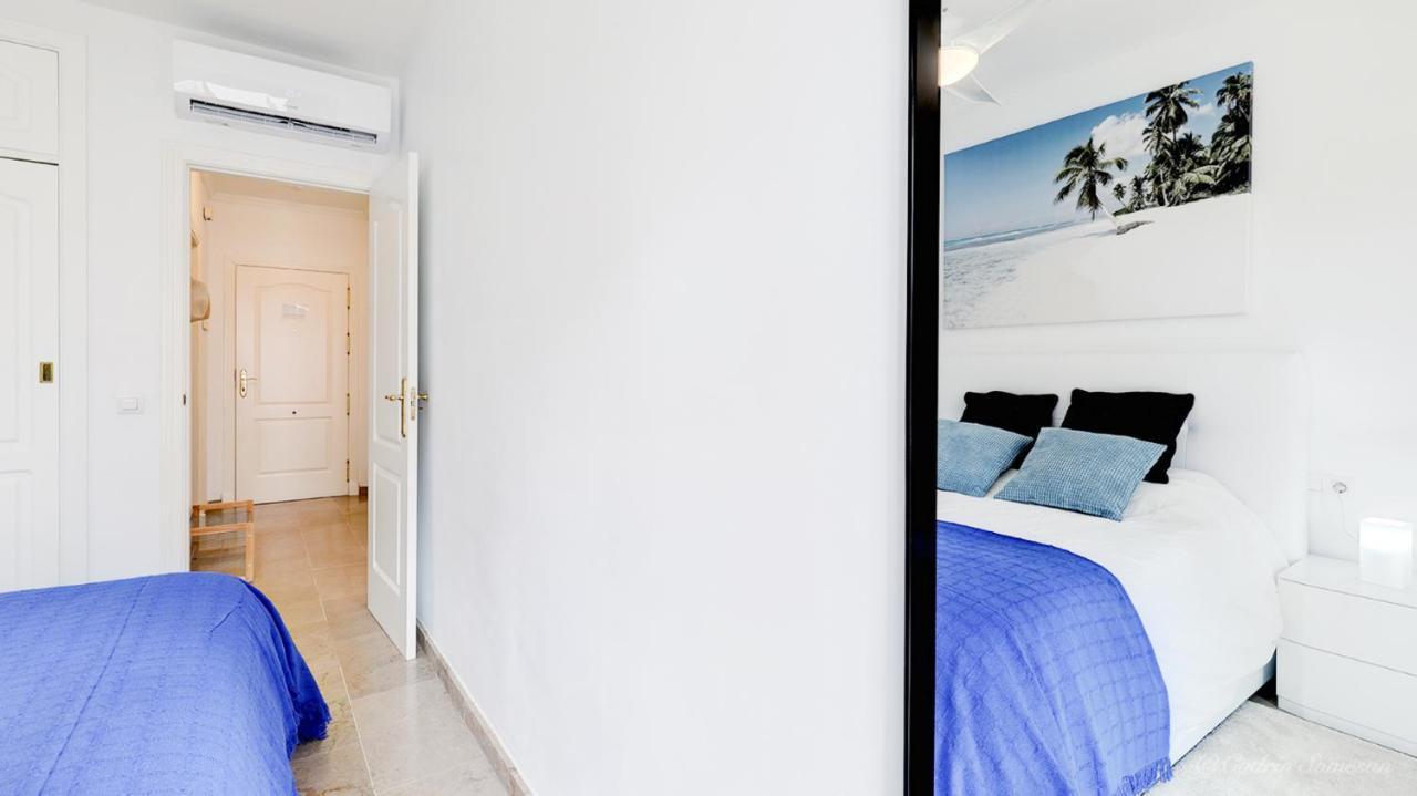 Cozy Overlooking Estepona's Marina! Apartament