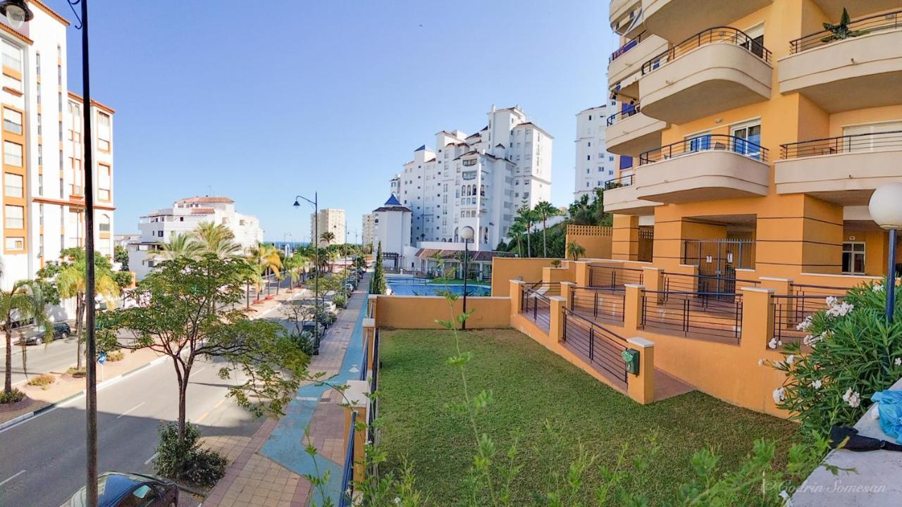 Cozy Overlooking Estepona's Marina! Apartament Estepona