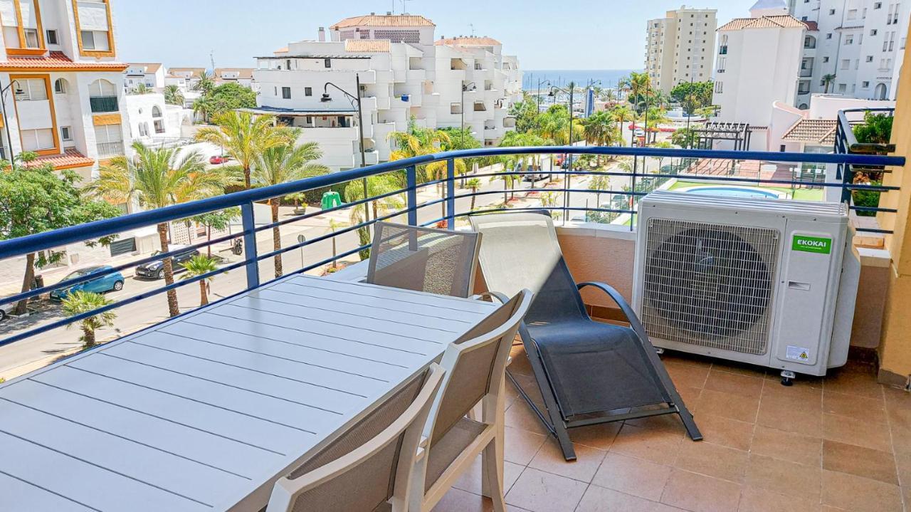 Cozy Overlooking Estepona's Marina! Apartament Estepona